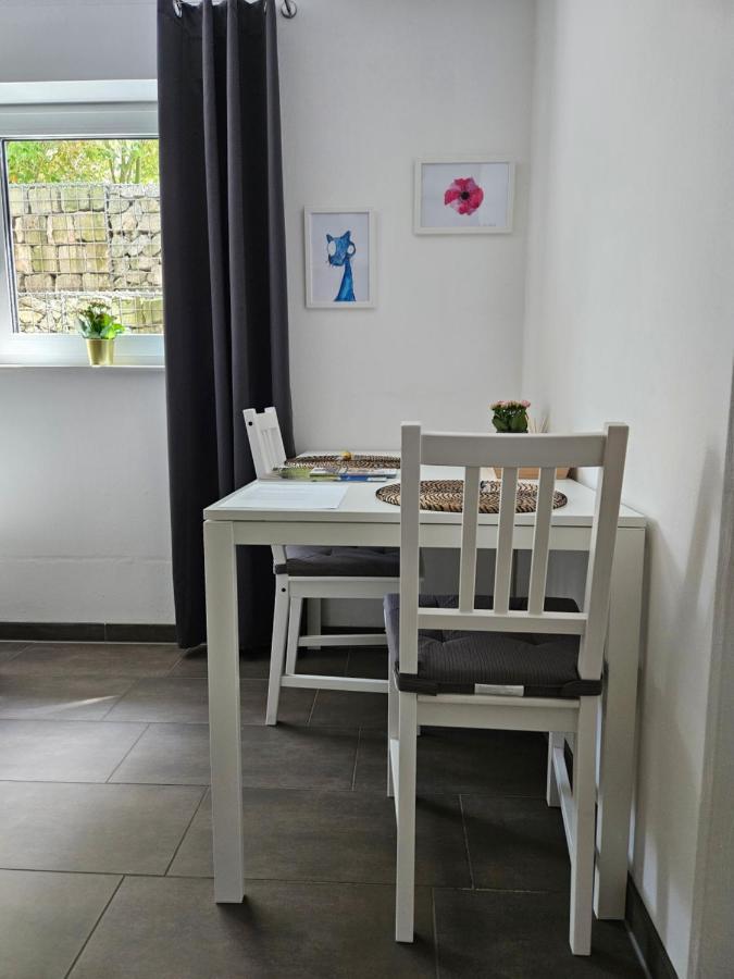 Gemuetliche Wohnung In Ruhigem Wohngebiet 아샤펜부르크 외부 사진